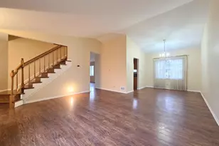 1013 E Meadow Lake Dr, Palatine, IL 60074 - Photo 2