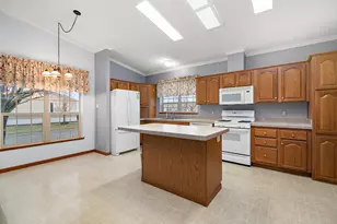 848 Aspen Dr, Manteno, IL 60950 - Photo 6