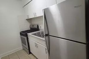 606 W Cornelia Ave, Chicago, IL 60657 - Photo 2