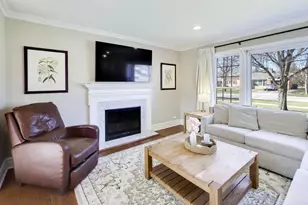 407 S See-Gwun Ave, Mount Prospect, IL 60056 - Photo 4