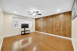 9454 Meadow Ln, Des Plaines, IL 60016 - Photo 4