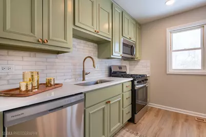 305 E Country Drive, Bartlett, IL 60103 - Photo 4