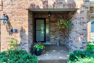 81 Country Club Dr, Bloomingdale, IL 60108 - Photo 2