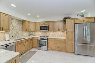 81 Country Club Dr, Bloomingdale, IL 60108 - Photo 16