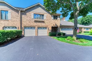 81 Country Club Dr, Bloomingdale, IL 60108 - Photo 1