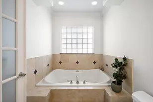 3652 N Fremont St, Chicago, IL 60613 - Photo 18