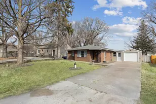 3808 15th Street B, Moline, IL 61265 - Photo 2
