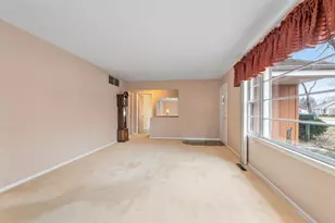 11519 S Neenah Ave, Worth, IL 60482 - Photo 4