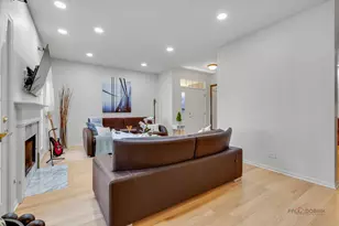 8 Ashford Ct, Lincolnshire, IL 60069 - Photo 8