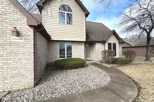 19 Old Farm N Ct, Bradley, IL 60915 - Photo 2