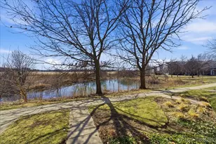 1015 Reserve Dr, Elgin, IL 60124 - Photo 2