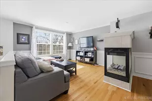 1015 Reserve Dr, Elgin, IL 60124 - Photo 4