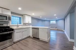 1019 N Ridgeway Ave, Chicago, IL 60651 - Photo 8