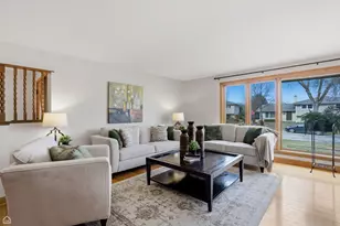 701 Preston Ln, Schaumburg, IL 60193 - Photo 4