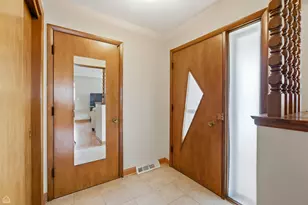 701 Preston Ln, Schaumburg, IL 60193 - Photo 2