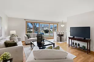 701 Preston Ln, Schaumburg, IL 60193 - Photo 6