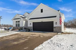 10002 Woodland Dr, Hebron, IL 60034 - Photo 2