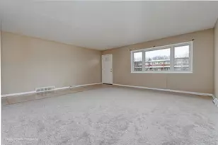 9586 S Colfax Ave, Chicago, IL 60617 - Photo 6