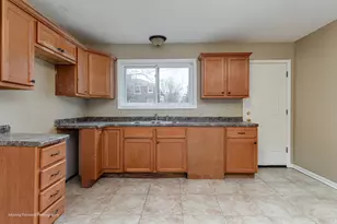 9586 S Colfax Ave, Chicago, IL 60617 - Photo 10