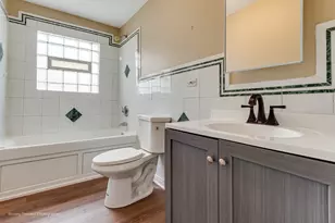 9586 S Colfax Ave, Chicago, IL 60617 - Photo 20