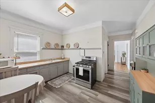 367 Bartram Rd, Riverside, IL 60546 - Photo 12