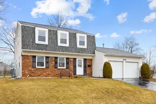 424 N Salem Dr, Schaumburg, IL 60194 - Photo 1