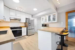 424 N Salem Dr, Schaumburg, IL 60194 - Photo 8