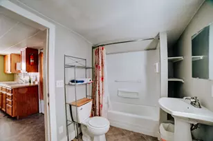 555 E Mulberry St, Watseka, IL 60970 - Photo 16