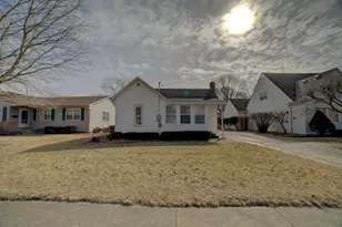 555 E Mulberry St, Watseka, IL 60970 - Photo 1