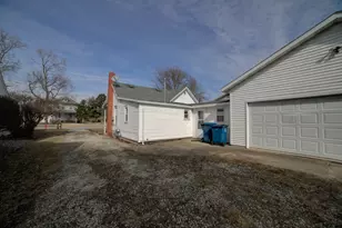 555 E Mulberry St, Watseka, IL 60970 - Photo 4