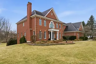 40W903 Campton Woods Dr, Campton Hills, IL 60119 - Photo 2