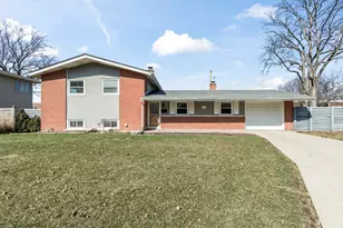 457 N Comfort Ln, Palatine, IL 60067 - Photo 1