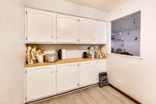 121 Gregory St, Aurora, IL 60504 - Photo 8