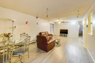 121 Gregory St, Aurora, IL 60504 - Photo 4