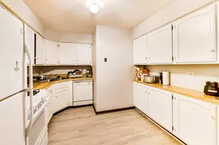 121 Gregory St, Aurora, IL 60504 - Photo 6
