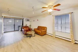 121 Gregory St, Aurora, IL 60504 - Photo 2
