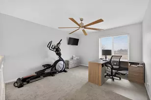 938 Mesa Dr, Elgin, IL 60123 - Photo 14