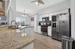 938 Mesa Dr, Elgin, IL 60123 - Photo 10