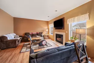 16435 Club Ct, Crest Hill, IL 60403 - Photo 6