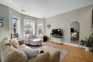 1330 W Roscoe St, Chicago, IL 60657 - Photo 4