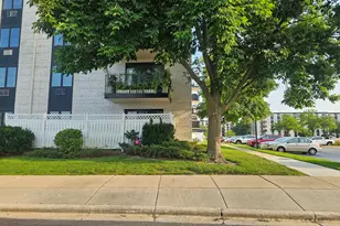 9078 W Heathwood Dr, Niles, IL 60714 - Photo 2