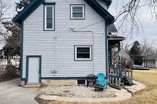 462 Ashland Ave, Elgin, IL 60123 - Photo 8