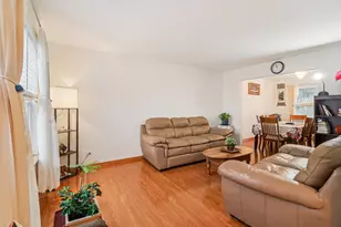 2070 Foxtail Dr, Aurora, IL 60504 - Photo 4