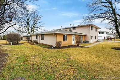 123 Brewster Court #B, Bloomingdale, IL 60108 - Photo 2