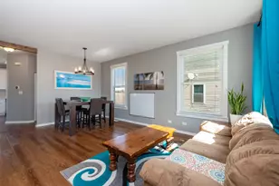 950 Black Cherry Ln, Round Lake Heights, IL 60073 - Photo 2