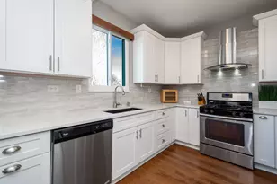 950 Black Cherry Ln, Round Lake Heights, IL 60073 - Photo 8