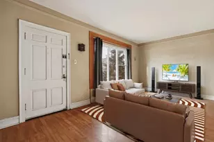 5722 W Grover St, Chicago, IL 60630 - Photo 2