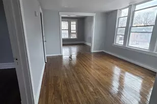 2704 E 77th St, Chicago, IL 60649 - Photo 4