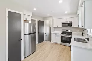 752 E 164th St, South Holland, IL 60473 - Photo 8