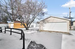 752 E 164th St, South Holland, IL 60473 - Photo 2